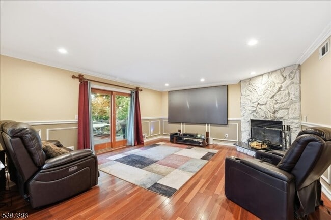 Building Photo - 1605 Justin Pl