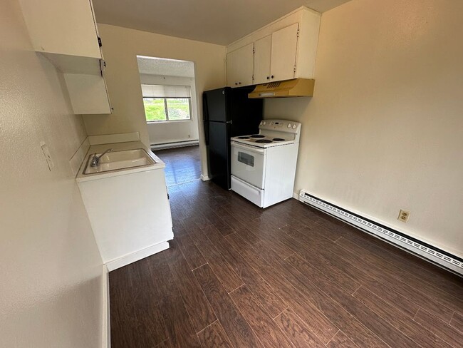 Building Photo - Newly remodeled - 1 bedroom apartment in P...