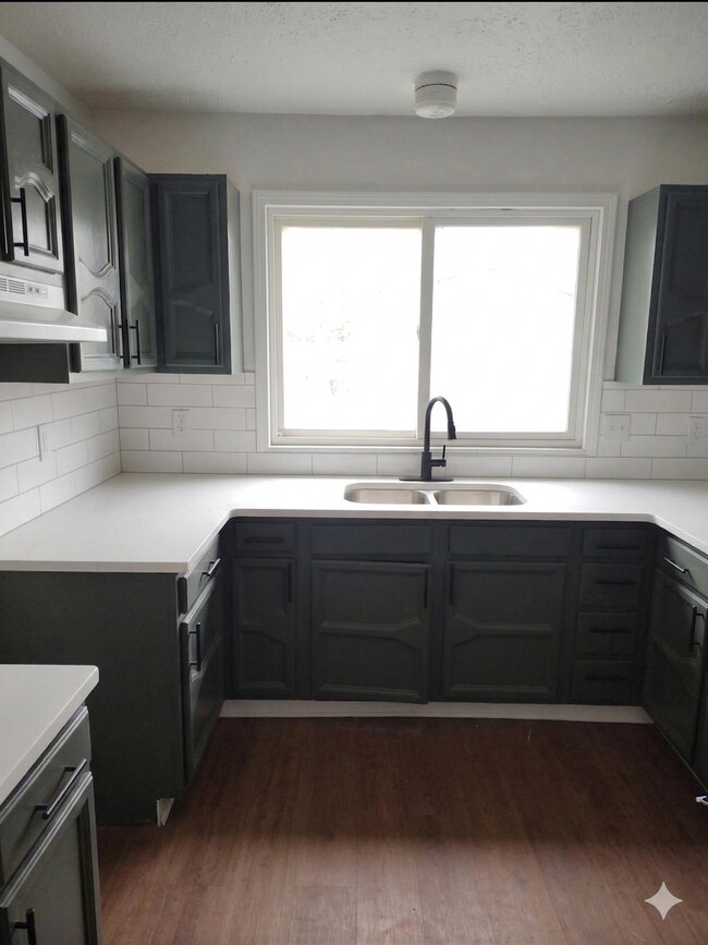 Building Photo - 3305 N Keystone Ave