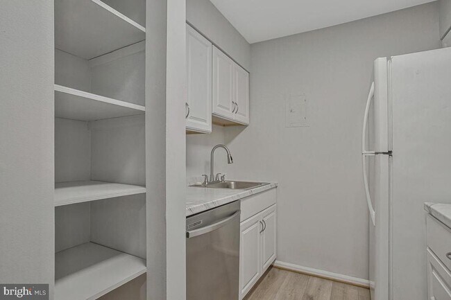 Building Photo - 15 Silverwood Cir