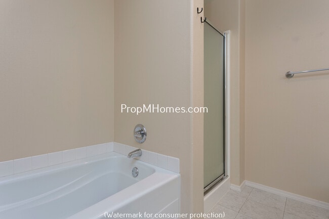 Building Photo - Stylish Beaverton Townhome with Attached Garage!