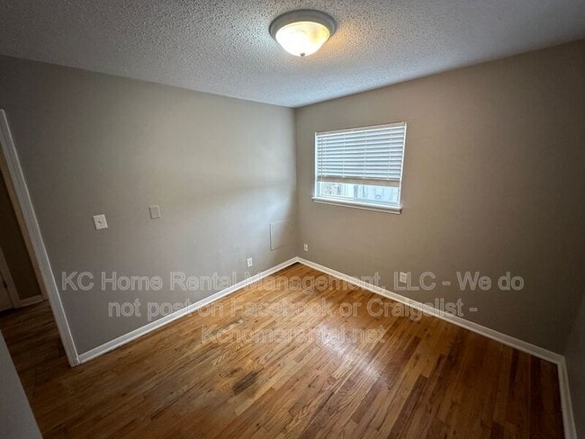 Building Photo - 304 Hill St