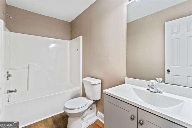 Building Photo - 930 Hall St NW