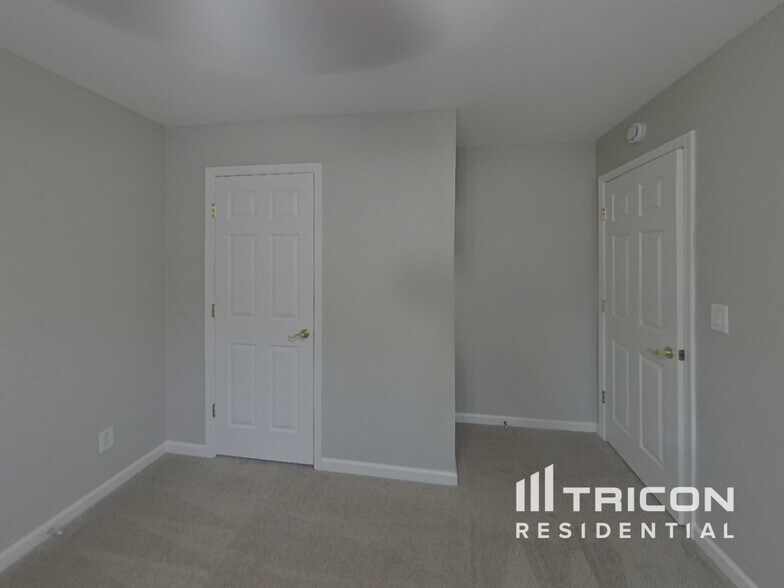 Building Photo - 27 Rockridge Dr