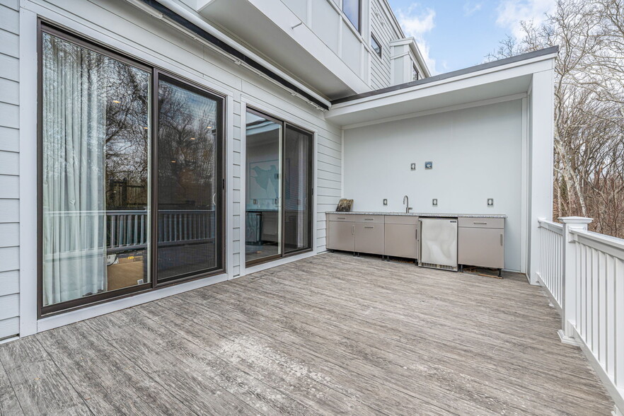 Deck with Awning - 3725 Glenmoor Reserve Ln