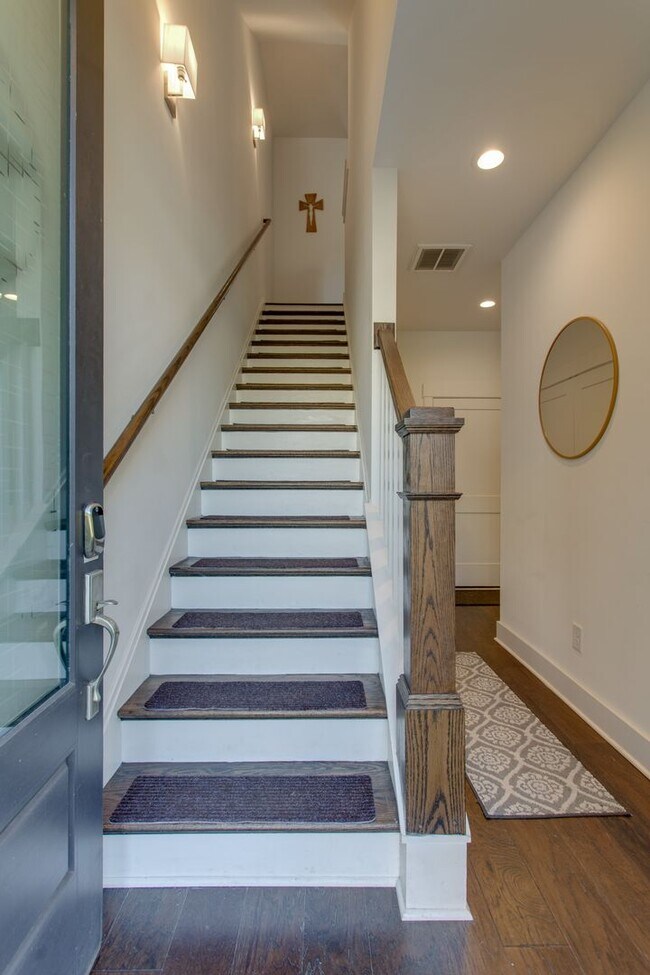 Building Photo - 732 Inspiration Blvd