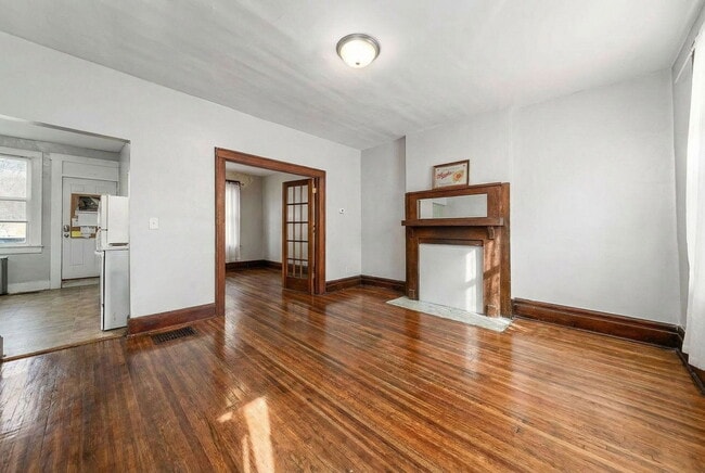 Building Photo - 398 E Northwood Ave