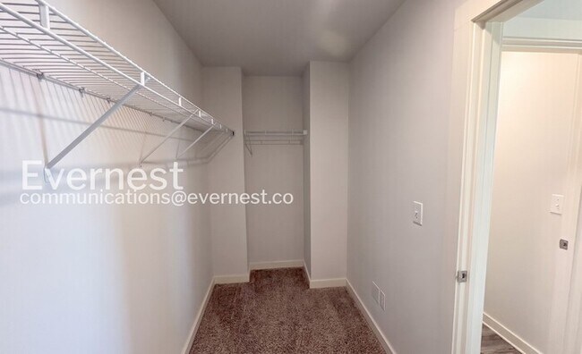 Building Photo - 4 Bed, 3 Bath Home with Garage / Pet-Friendly / Available Now!