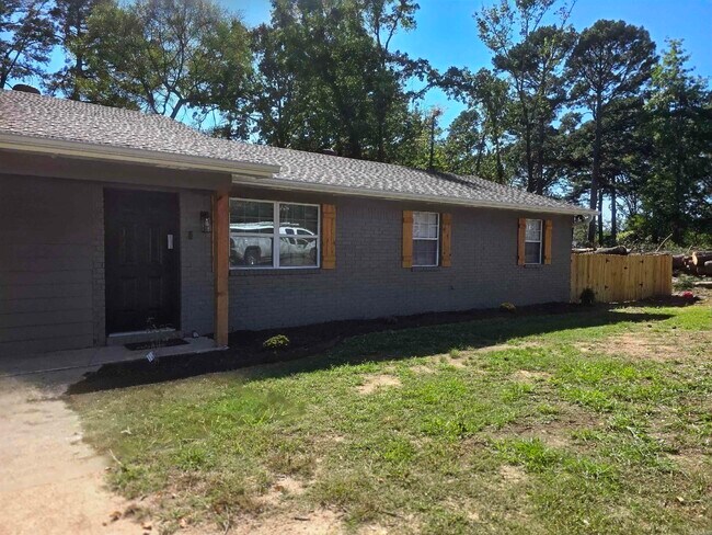 Building Photo - 3123 Ward Dr