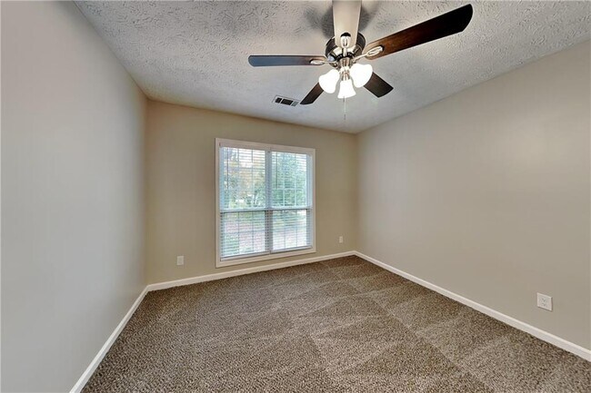 Building Photo - 131 Trellis Ct