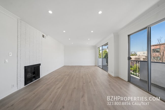 Building Photo - 333 S Elm Dr