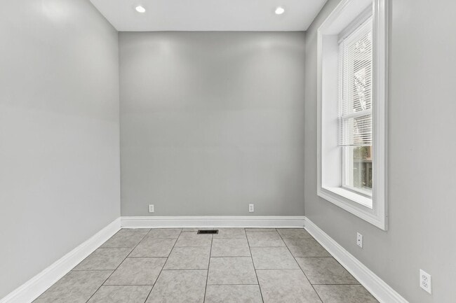 Building Photo - Huge Renovated 1 Bedroom SFD in South Tower Grove