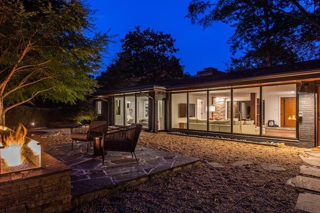 Building Photo - 1904 Lenox Rd NE