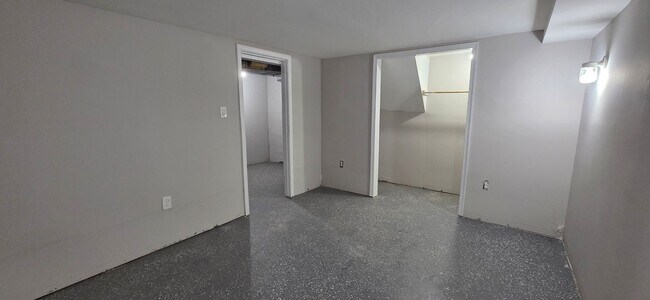 Building Photo - 1019 Green Ln