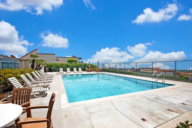 Building Photo - Luxury Home with Ocean Views