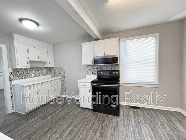 Building Photo - 1755 Dalton St