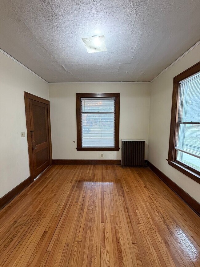 Building Photo - 316 N Sycamore St