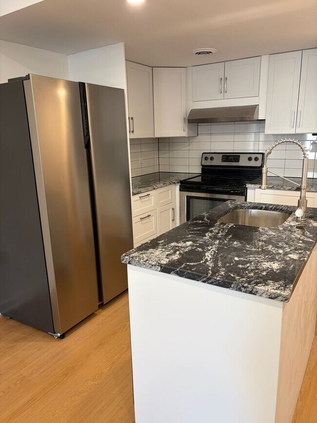 Building Photo - Welcome to Urban Elegance in the Heart of Historic Old City, Philadelphia.