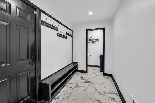 Building Photo - 15160 W Oak Spring Rd