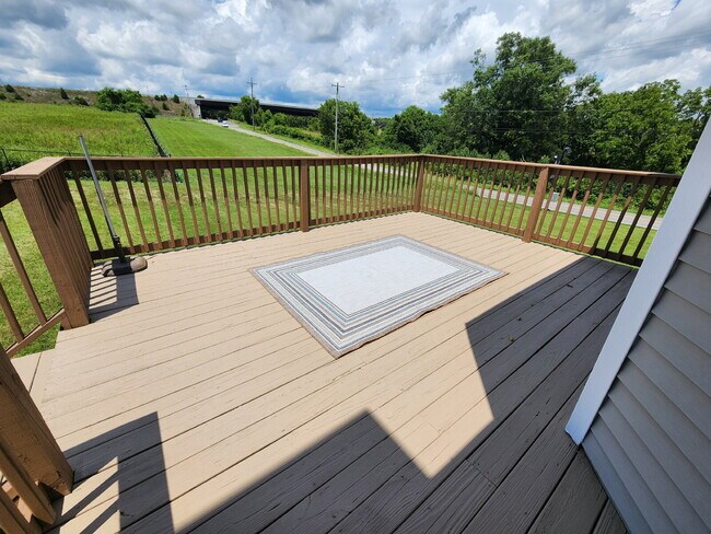Building Photo - Station Camp Schools zoning! 3 bed with bonus room! Pet friendly!