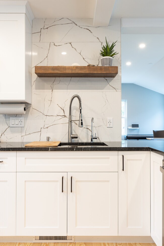 Building Photo - 136 Topsfield Rd