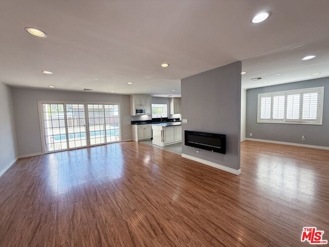 Building Photo - 5932 Cahill Ave