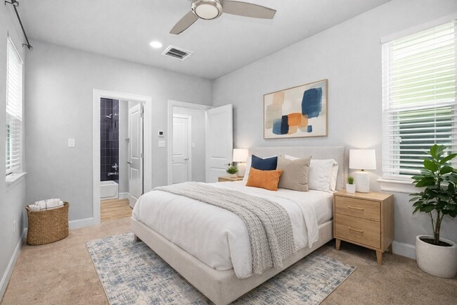 Building Photo - 1007 W 17th St