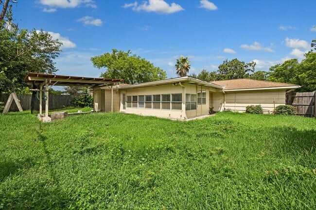 Building Photo - 8511 Bluegate St