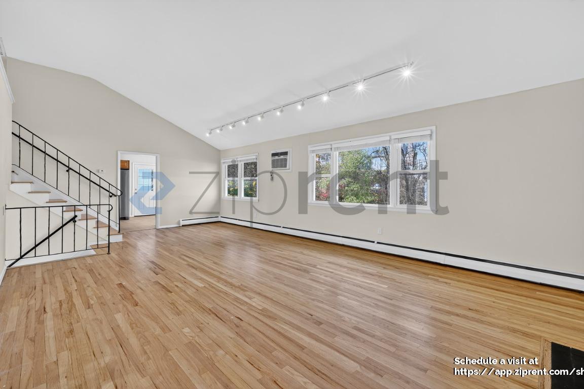 Building Photo - 68 Lyman Rd