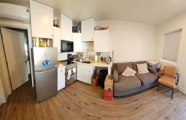 Building Photo - 7 Bedroom 3 bath home close to POLY!!!!