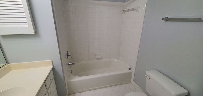 Building Photo - 2 Bedroom 3.5 Bathroom Townhouse
