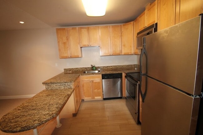 Building Photo - Lovely 1 Bedroom/1 Bathroom West Petaluma ...