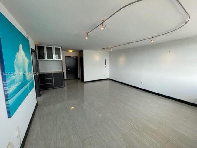 Building Photo - 5313 Collins Ave