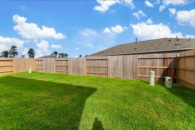 Building Photo - 706 Umbrella Tree Dr