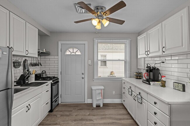 Building Photo - 6620-22 Wise Ave