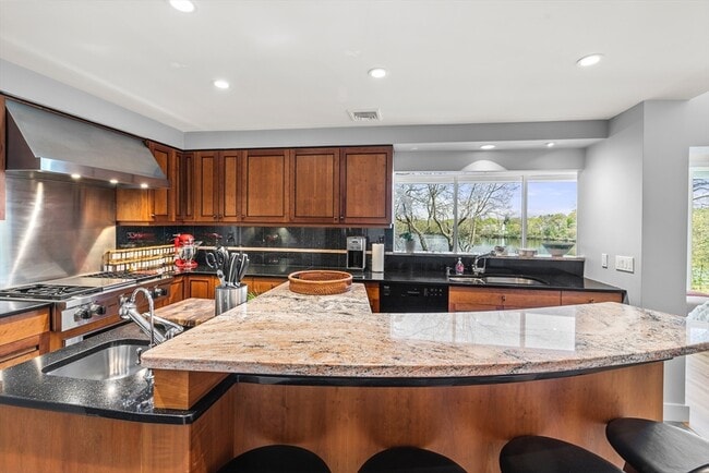 Building Photo - 37 Beverly Rd