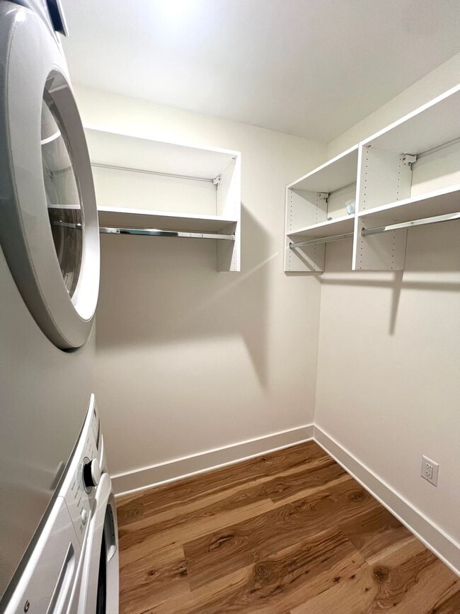 Building Photo - 10 Phifer St