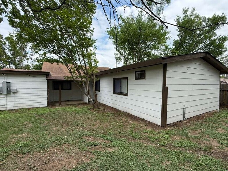 Building Photo - 6011 Hidden Rose