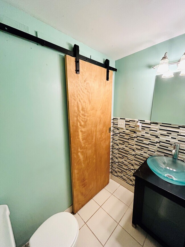 Building Photo - 23 Holmfield Ave