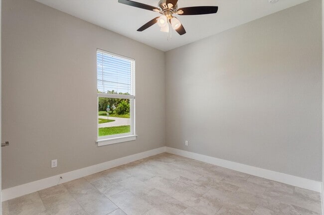 Building Photo - 2354 Littlefield Ln