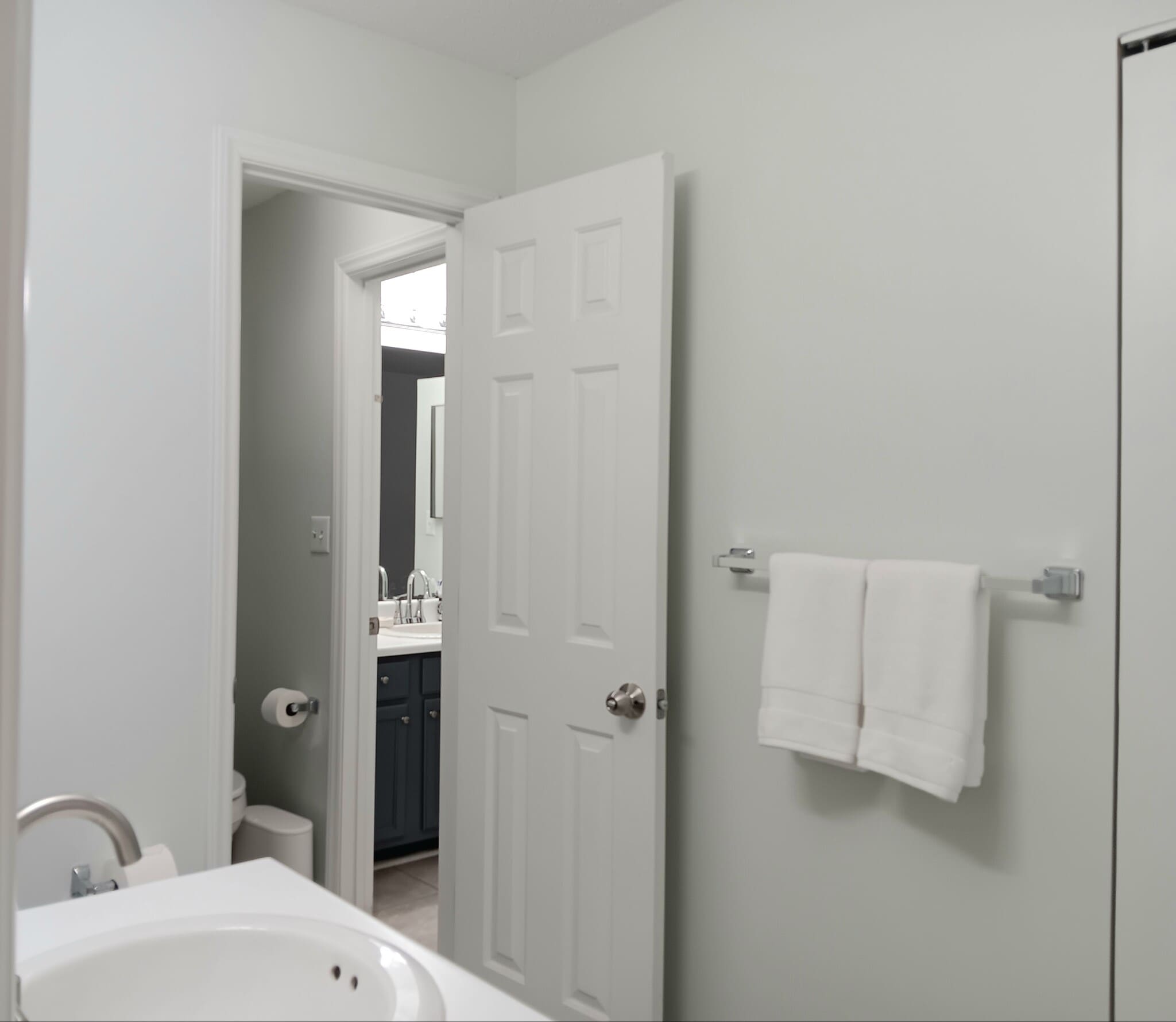 bathroom 2 - 9033 J M Keynes Dr