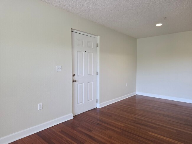 Building Photo - 2031 Dixie Belle Dr