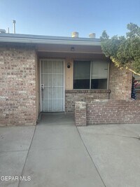 Building Photo - 2820 E Glen Dr