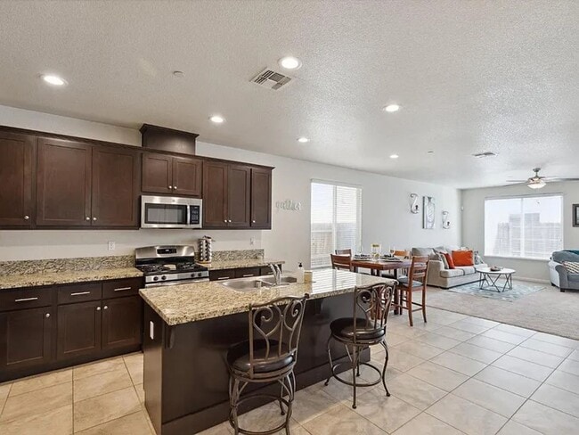 Building Photo - REDUCED!!! Lovely 3 Bedroom, 2 Bath Home For Rent