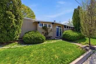 Building Photo - 1503 S University Rd