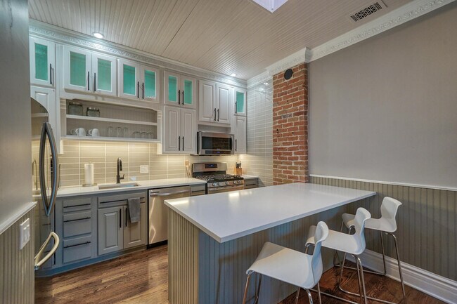 Building Photo - 121 N F St