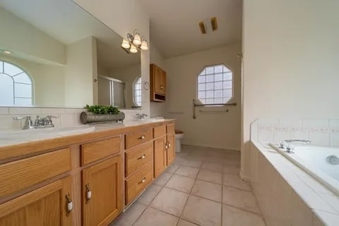 Building Photo - 601 Shadowbrook Dr