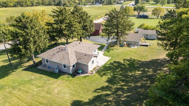 Building Photo - 1352 Smith Rd