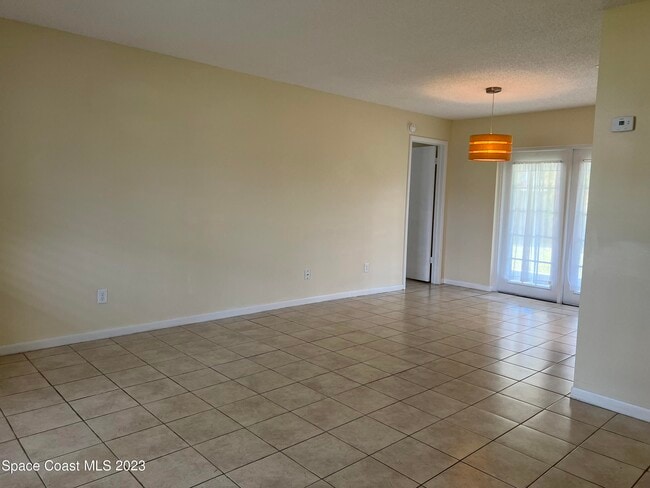 Building Photo - 1911 Talloak Rd