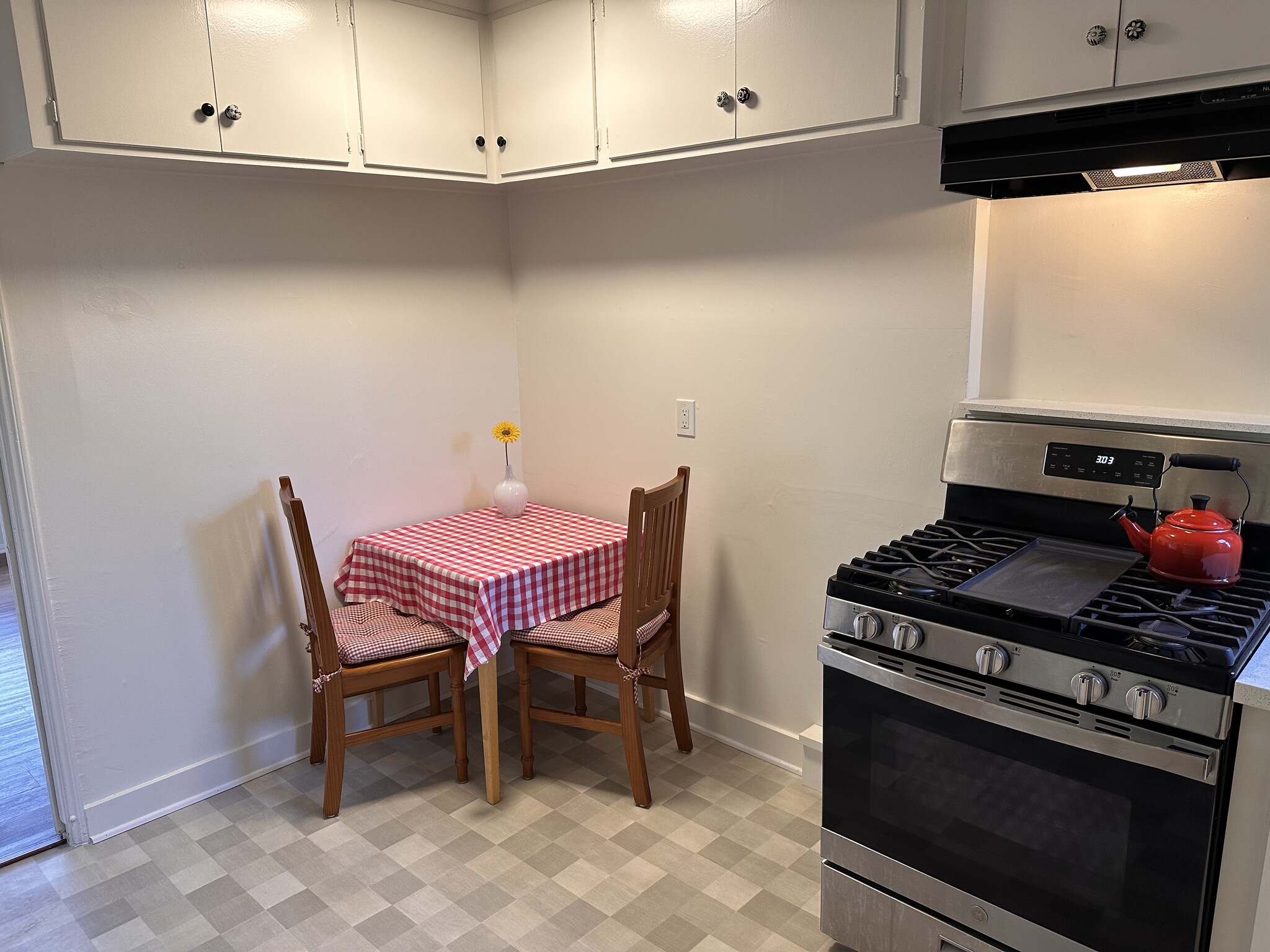 Building Photo - 647 Brooks Ave